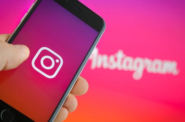 Instagram обвинили в слежке за пользователями через камеру
