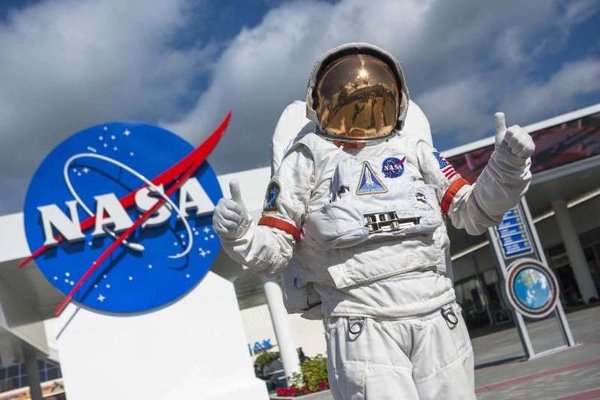NASA раздаст паспорт астронавта всем желающим